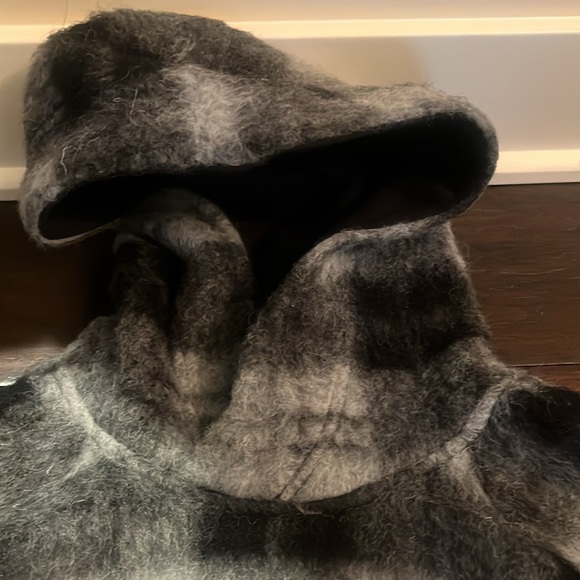 Worn once.  Twenty Montreal cropped wool blend hoodie - Picture 4 of 6